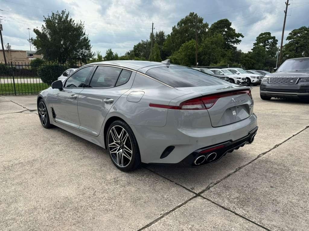 Kia Stinger Vehicle Full-screen Gallery Image 08