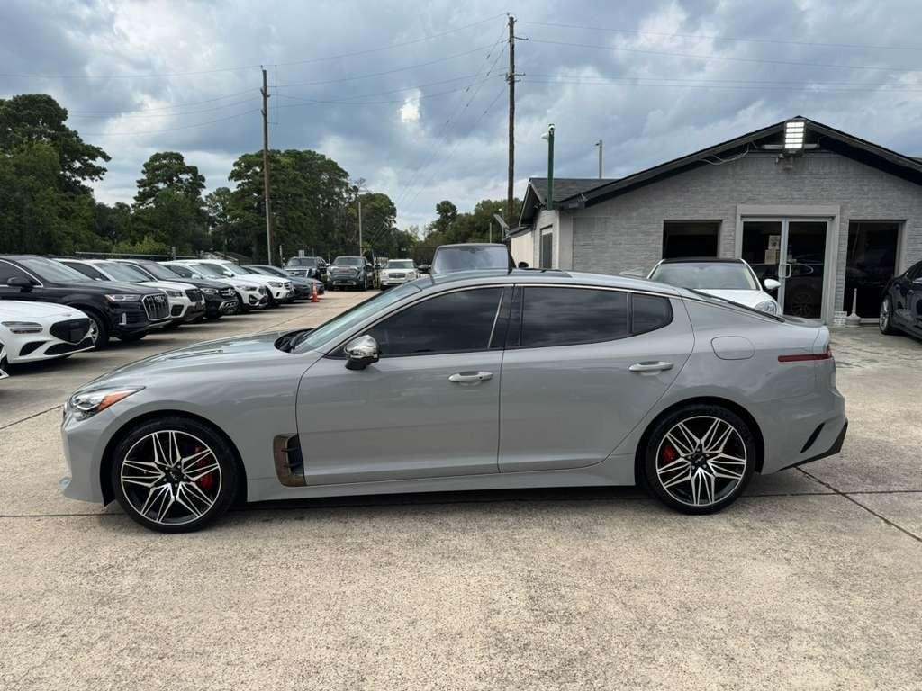 Kia Stinger Vehicle Full-screen Gallery Image 09