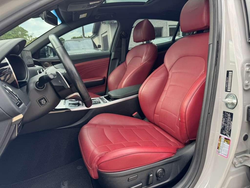 Kia Stinger Vehicle Full-screen Gallery Image 11