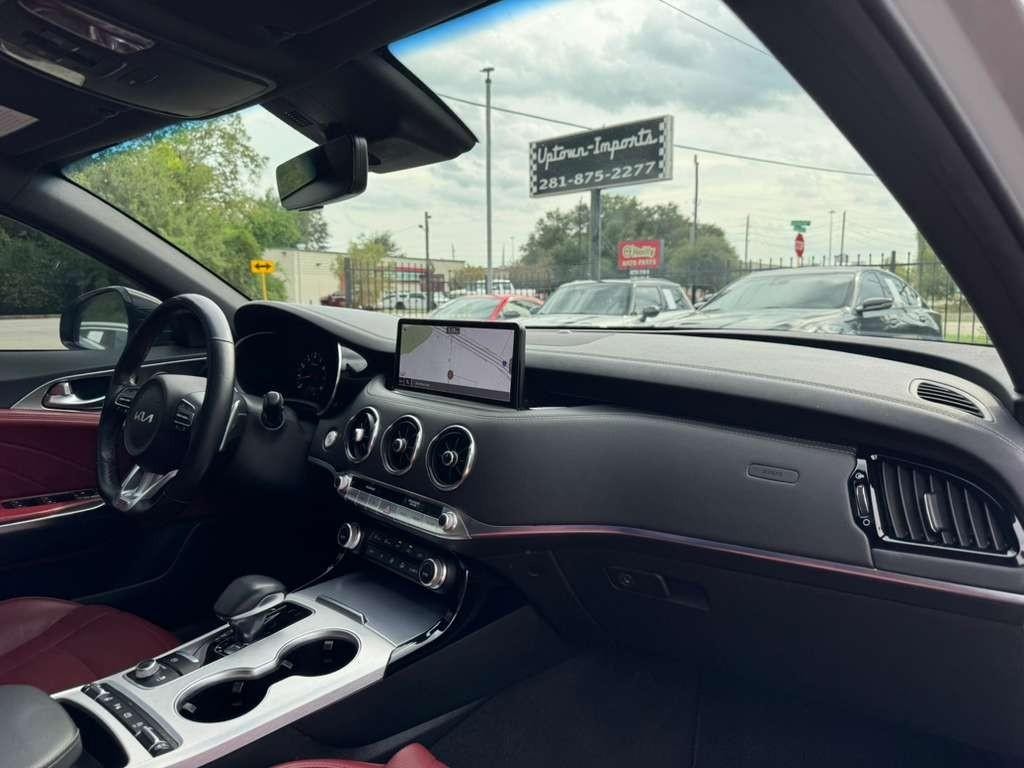 Kia Stinger Vehicle Full-screen Gallery Image 13