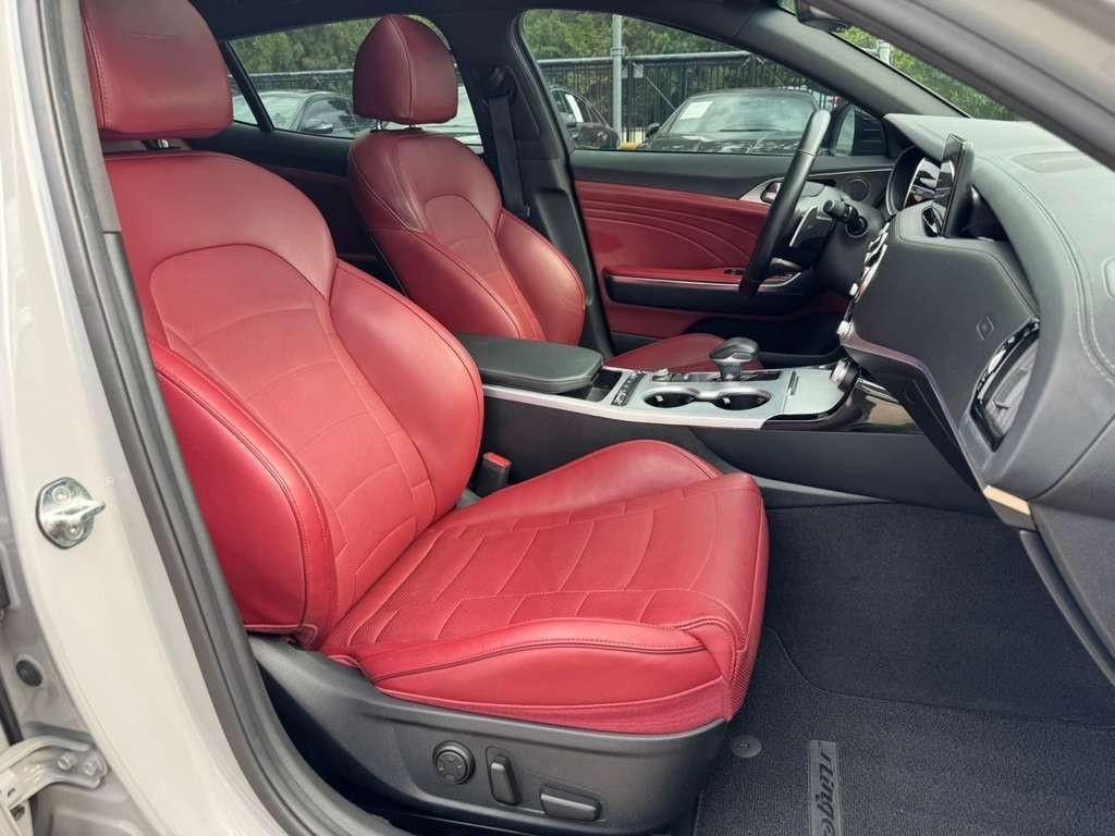 Kia Stinger Vehicle Full-screen Gallery Image 14