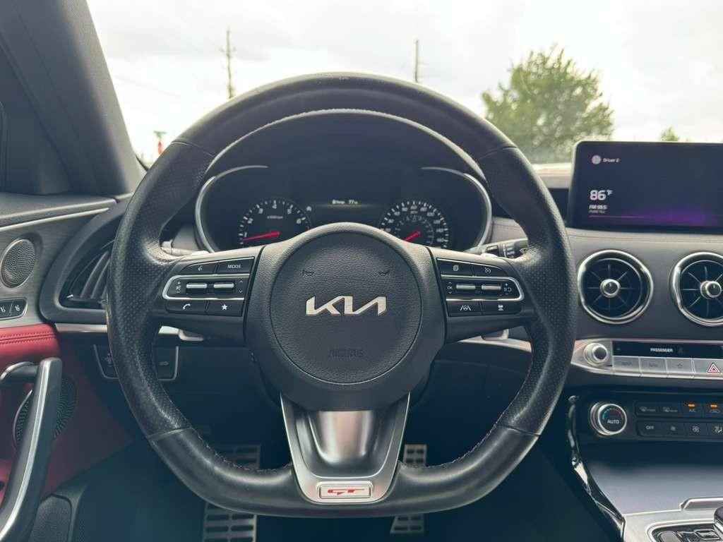 Kia Stinger Vehicle Full-screen Gallery Image 20
