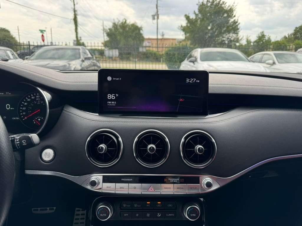 Kia Stinger Vehicle Full-screen Gallery Image 22