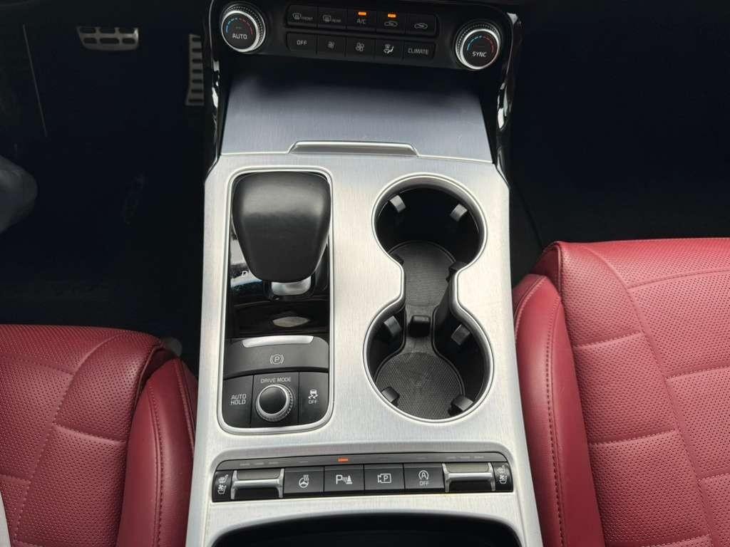 Kia Stinger Vehicle Full-screen Gallery Image 25