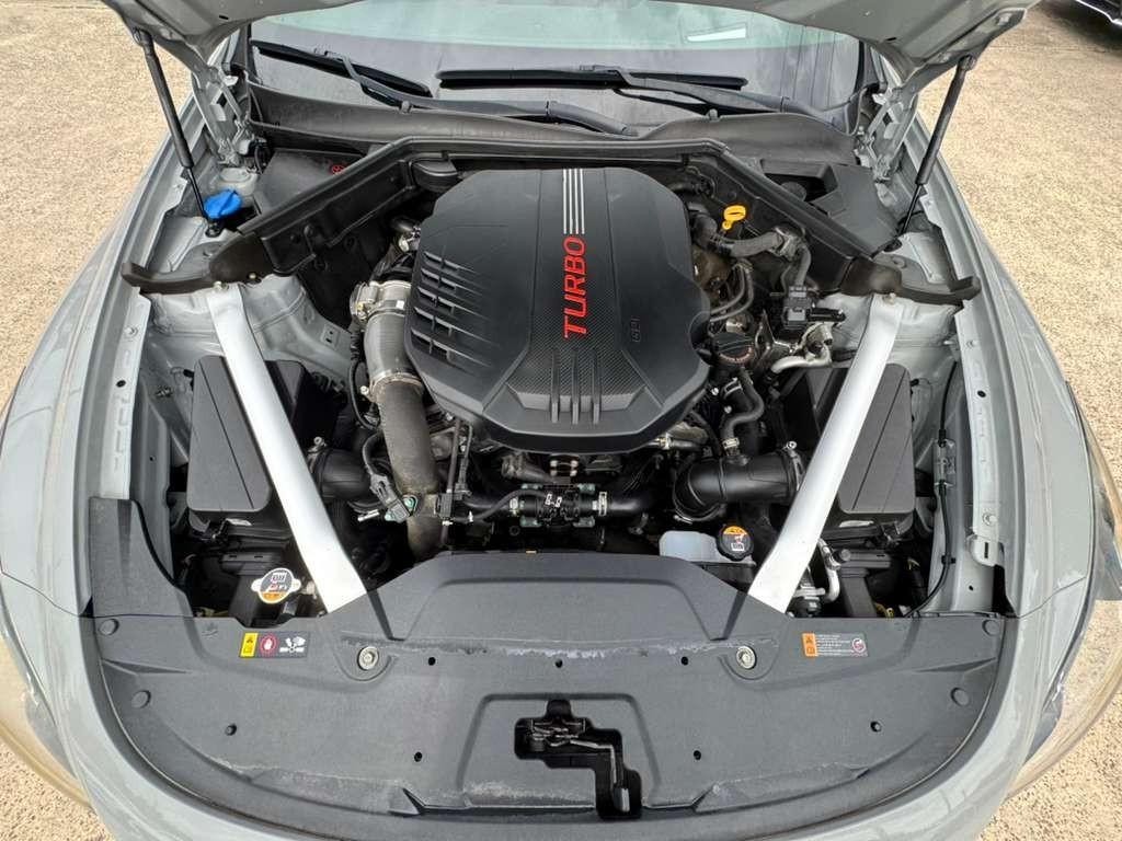 Kia Stinger Vehicle Full-screen Gallery Image 29