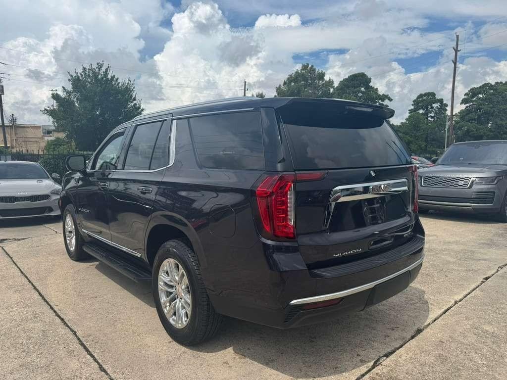 GMC Yukon Vehicle Full-screen Gallery Image 08