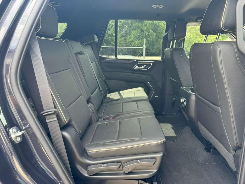 GMC Yukon Vehicle Full-screen Gallery Image 16