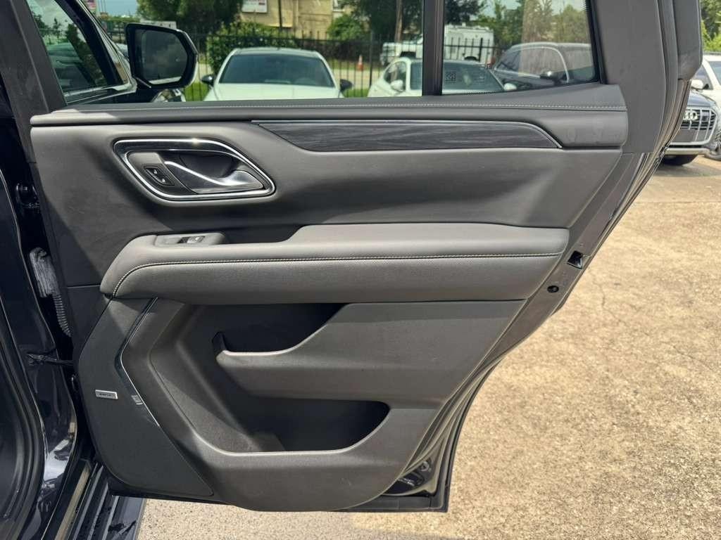 GMC Yukon Vehicle Full-screen Gallery Image 17