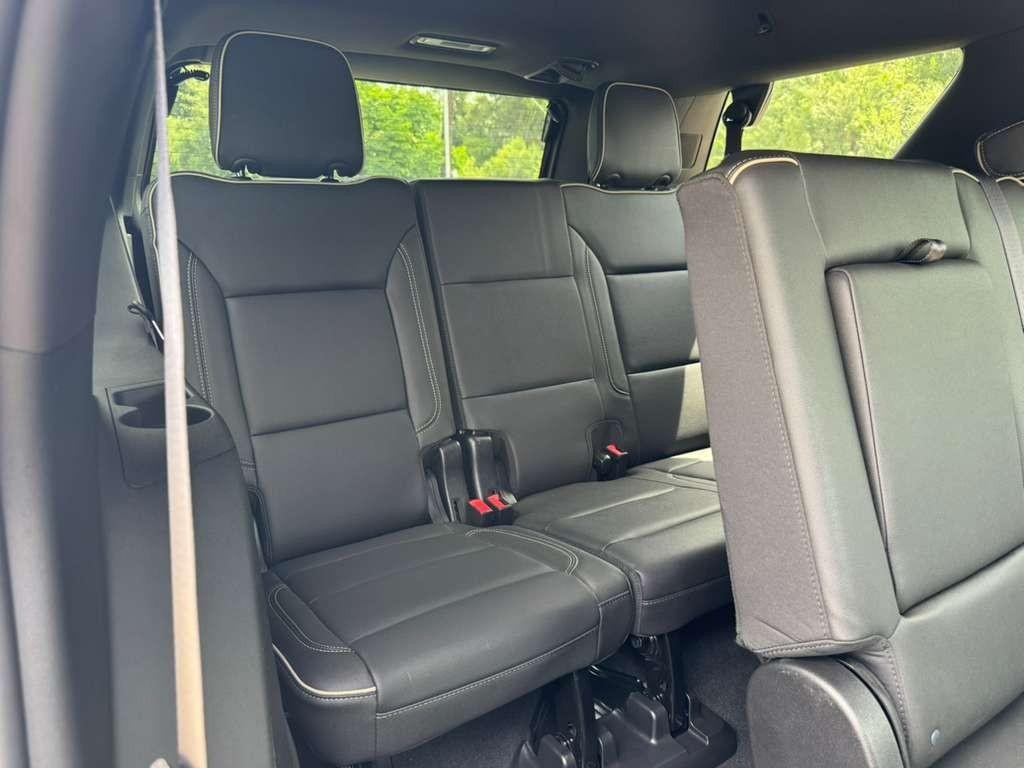 GMC Yukon Vehicle Full-screen Gallery Image 18