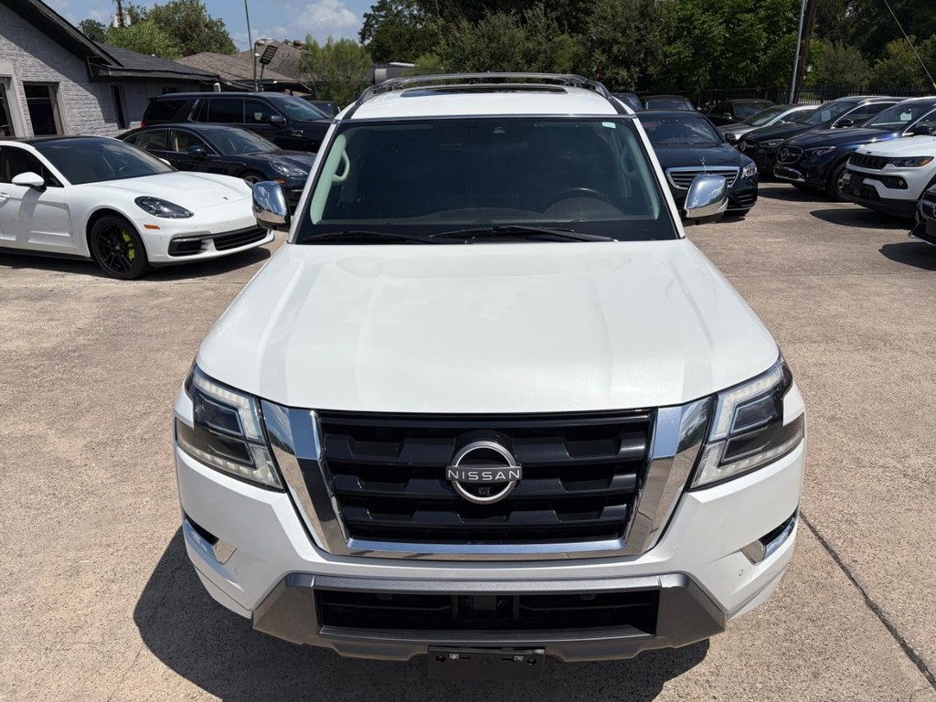 Nissan Armada Vehicle Full-screen Gallery Image 03