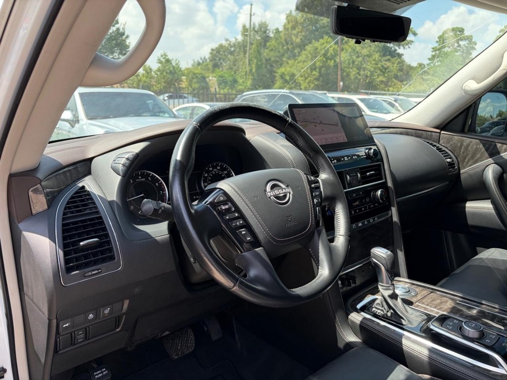 Nissan Armada Vehicle Full-screen Gallery Image 10