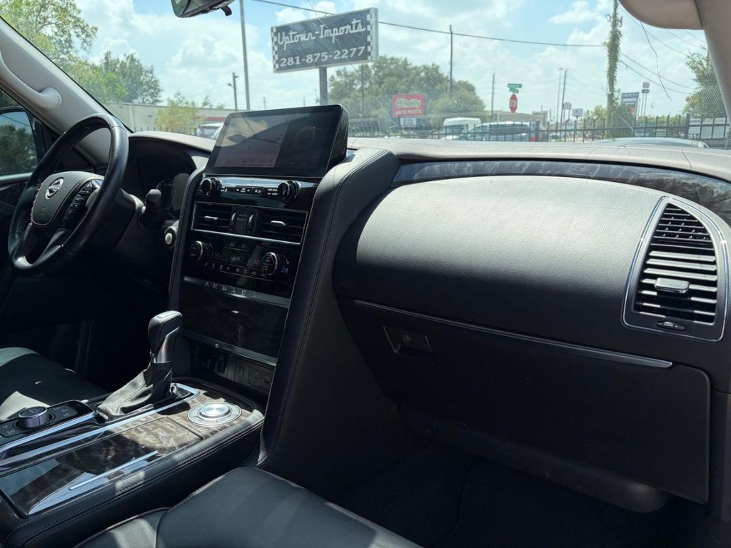 Nissan Armada Vehicle Full-screen Gallery Image 13