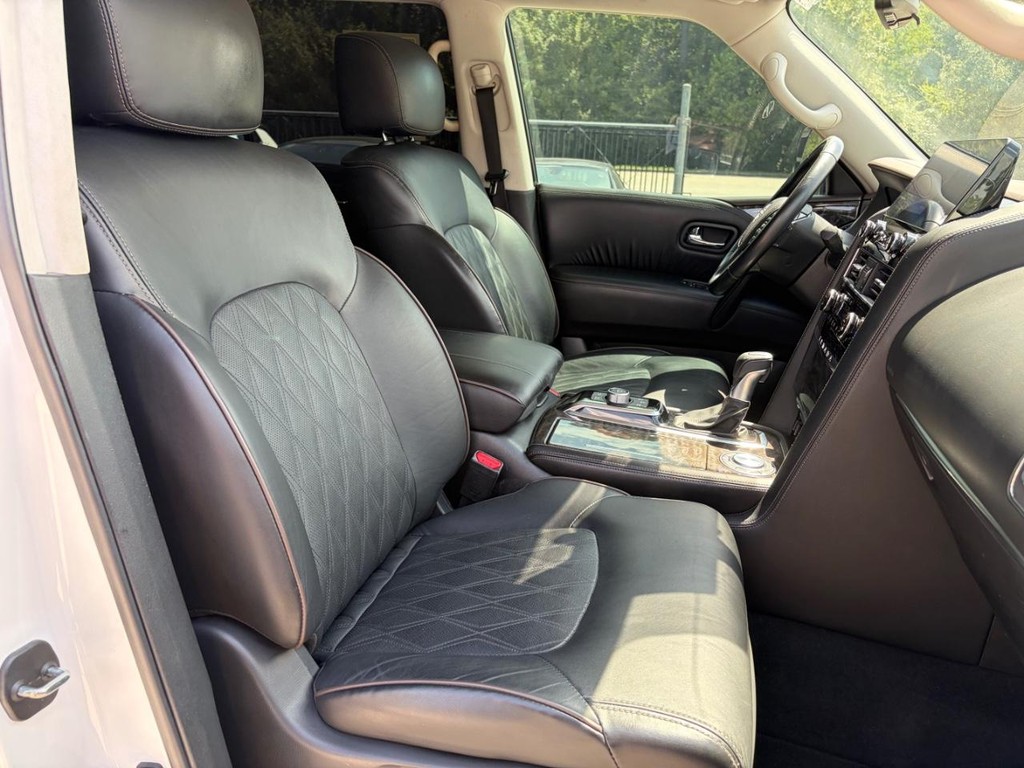 Nissan Armada Vehicle Full-screen Gallery Image 14
