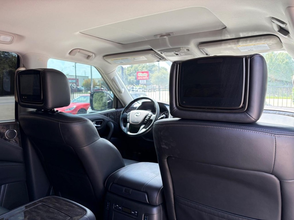 Nissan Armada Vehicle Full-screen Gallery Image 16