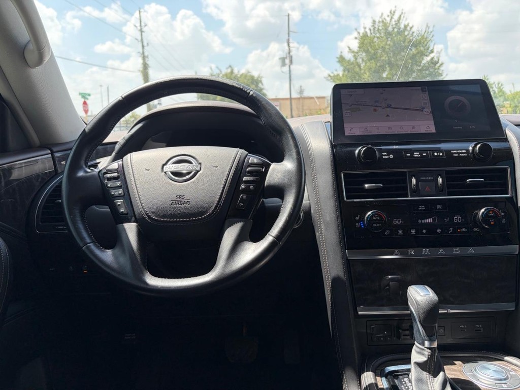Nissan Armada Vehicle Full-screen Gallery Image 22