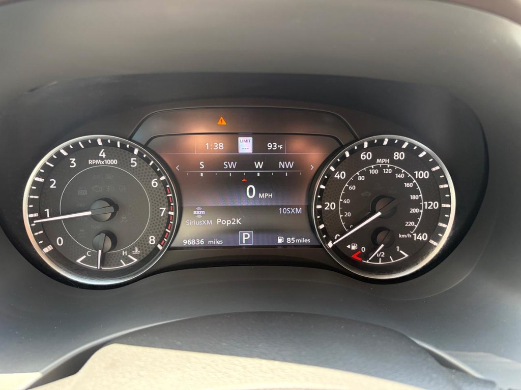 Nissan Armada Vehicle Full-screen Gallery Image 23