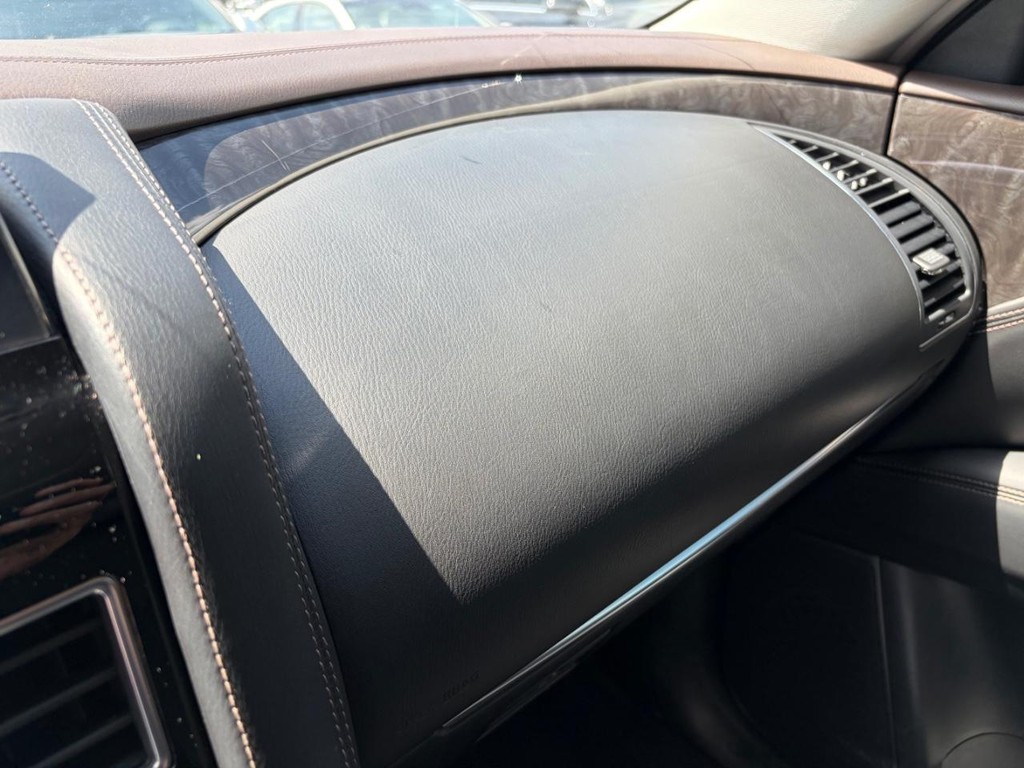 Nissan Armada Vehicle Full-screen Gallery Image 28