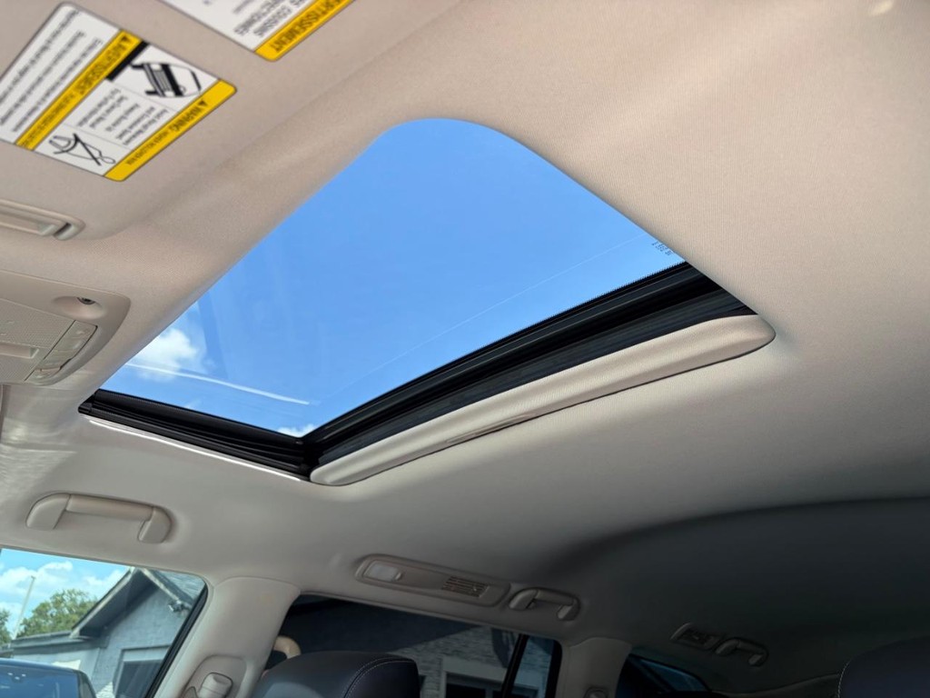 Nissan Armada Vehicle Full-screen Gallery Image 29