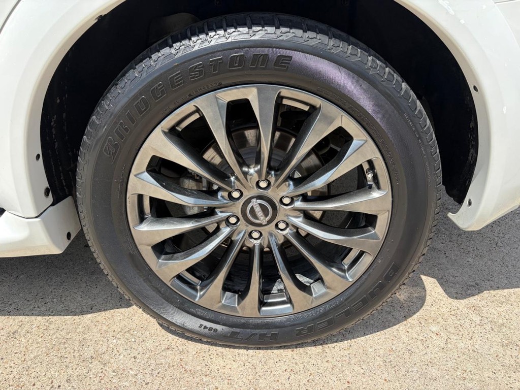 Nissan Armada Vehicle Full-screen Gallery Image 30