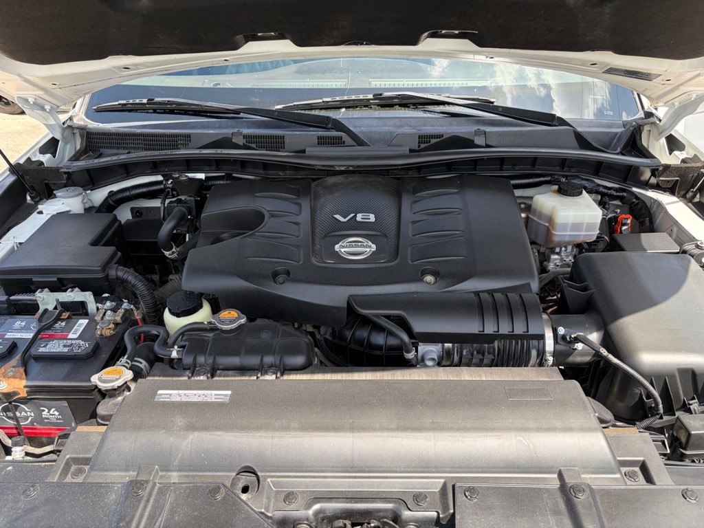 Nissan Armada Vehicle Full-screen Gallery Image 31