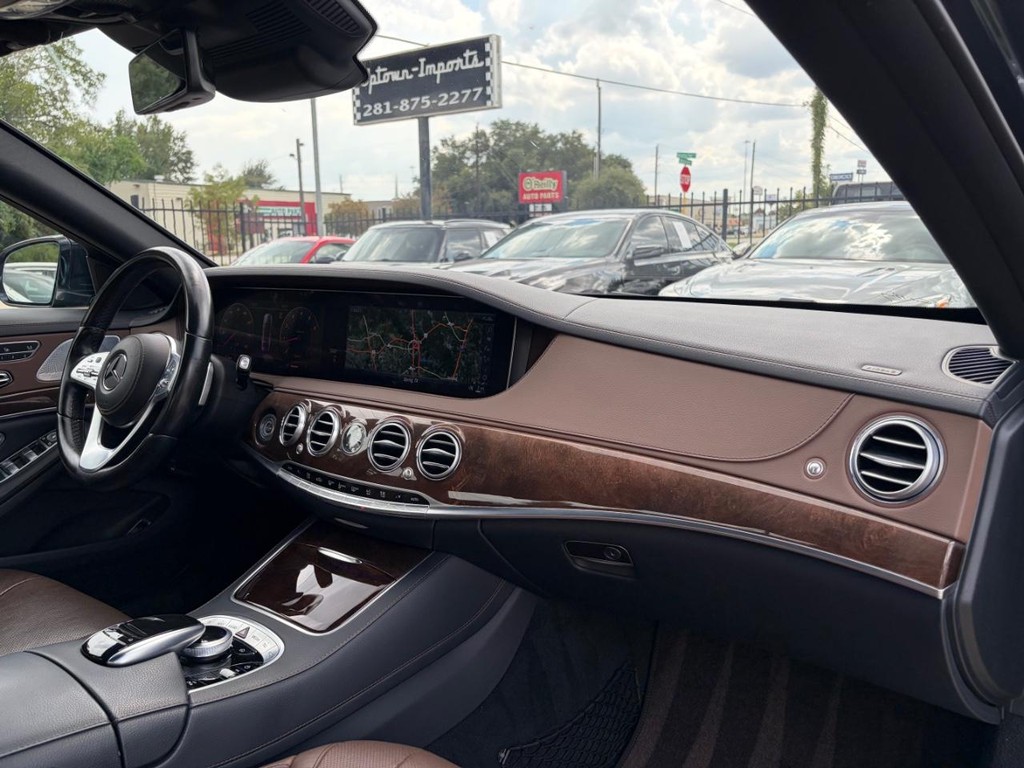 Mercedes-Benz S 450 Vehicle Full-screen Gallery Image 13