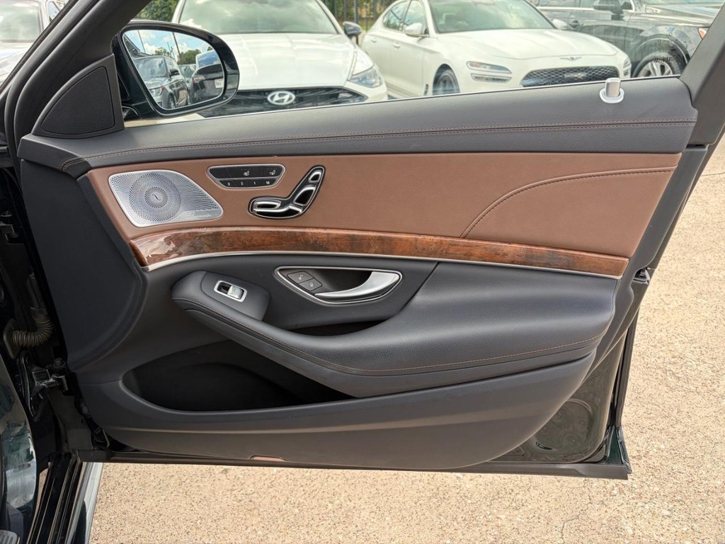 Mercedes-Benz S 450 Vehicle Full-screen Gallery Image 15