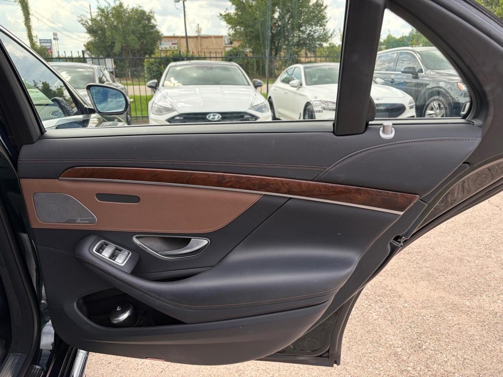 Mercedes-Benz S 450 Vehicle Full-screen Gallery Image 17