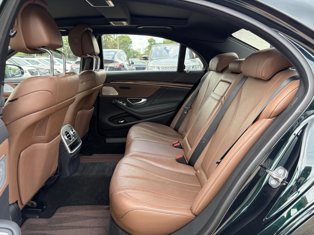 Mercedes-Benz S 450 Vehicle Full-screen Gallery Image 18