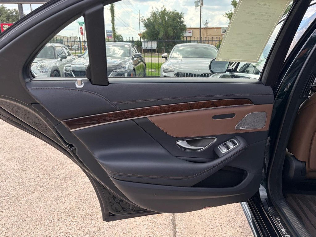 Mercedes-Benz S 450 Vehicle Full-screen Gallery Image 19