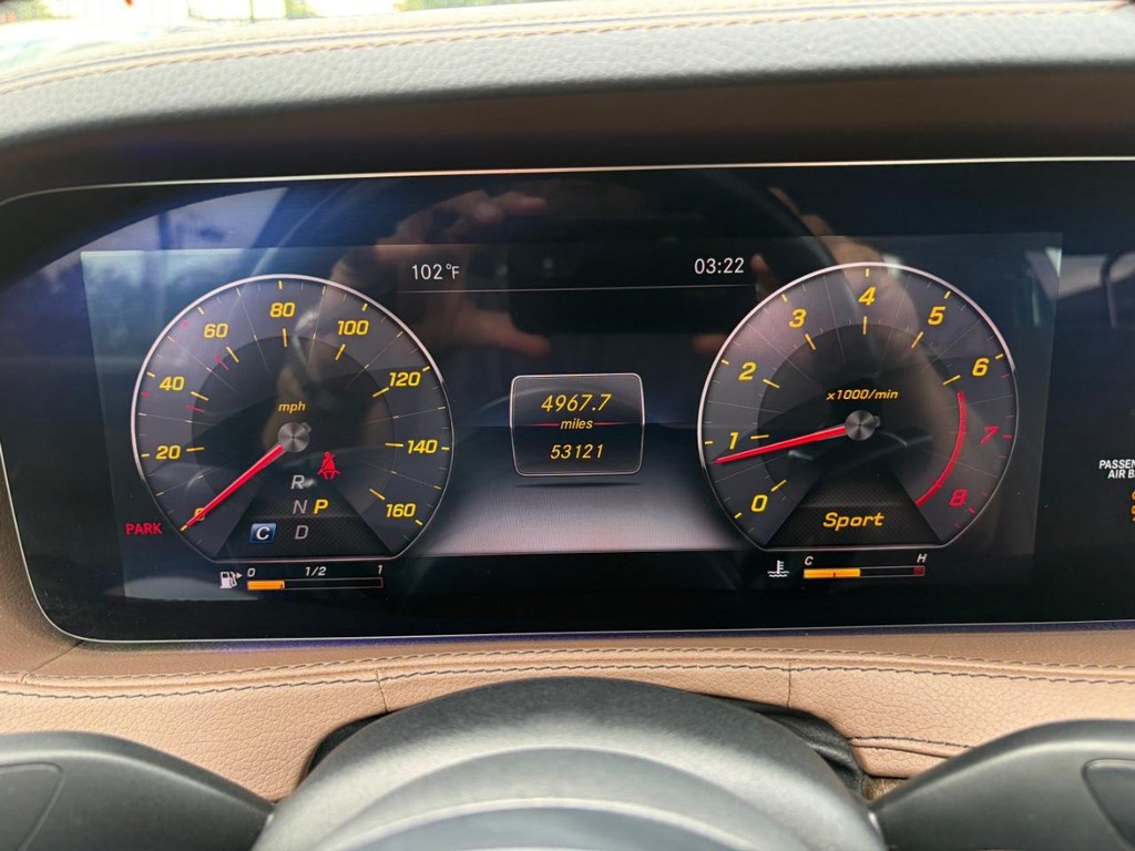 Mercedes-Benz S 450 Vehicle Full-screen Gallery Image 21