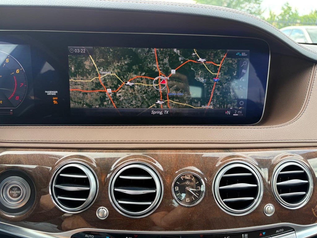 Mercedes-Benz S 450 Vehicle Full-screen Gallery Image 22