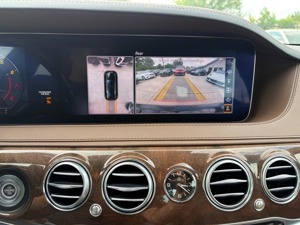 Mercedes-Benz S 450 Vehicle Full-screen Gallery Image 23