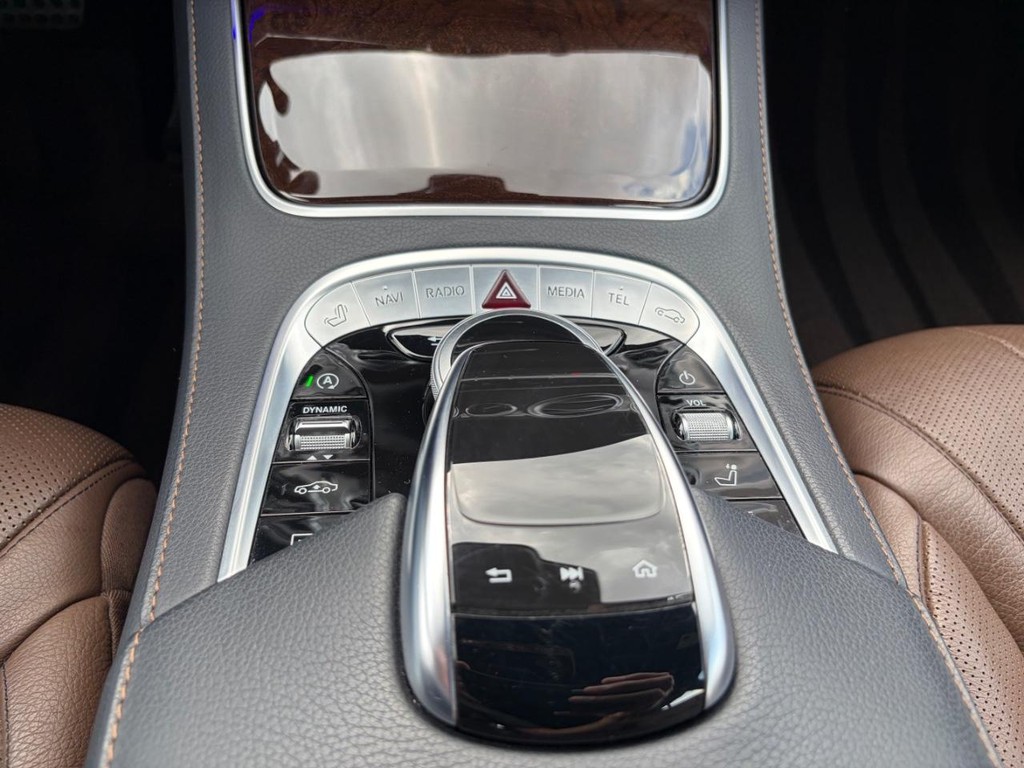 Mercedes-Benz S 450 Vehicle Full-screen Gallery Image 24