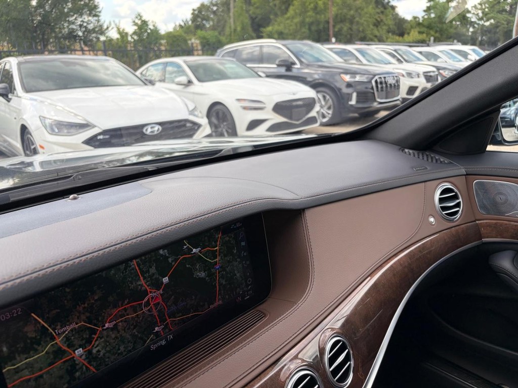 Mercedes-Benz S 450 Vehicle Full-screen Gallery Image 25