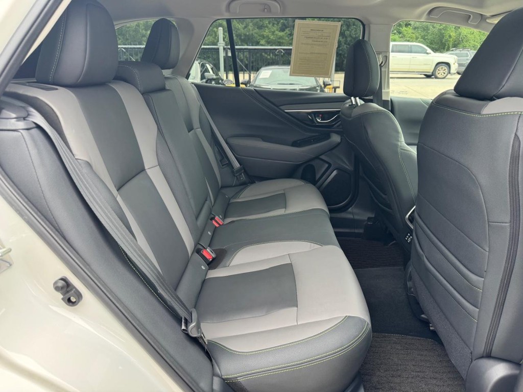 Subaru Outback Vehicle Full-screen Gallery Image 16