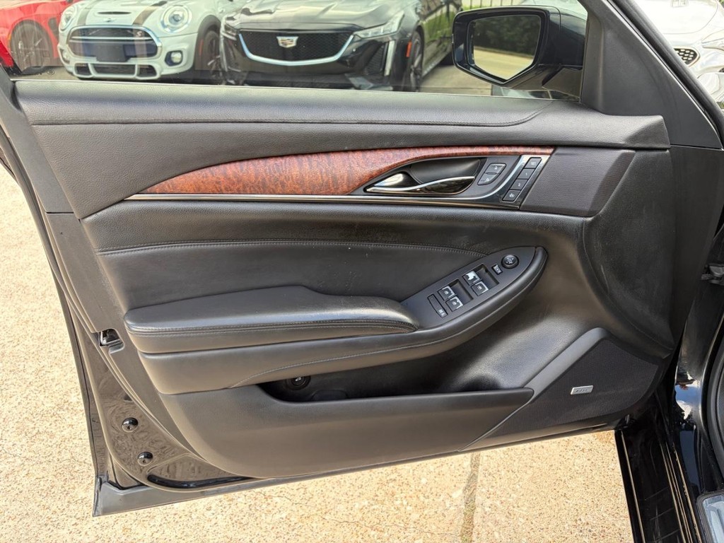 Cadillac CTS Sedan Vehicle Full-screen Gallery Image 12