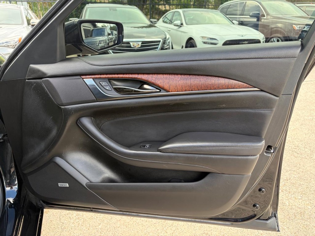 Cadillac CTS Sedan Vehicle Full-screen Gallery Image 15