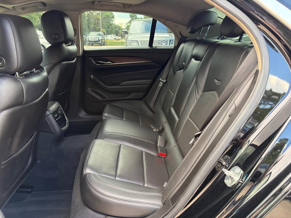 Cadillac CTS Sedan Vehicle Full-screen Gallery Image 16