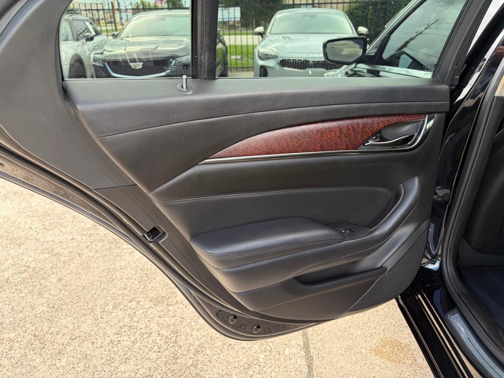Cadillac CTS Sedan Vehicle Full-screen Gallery Image 17