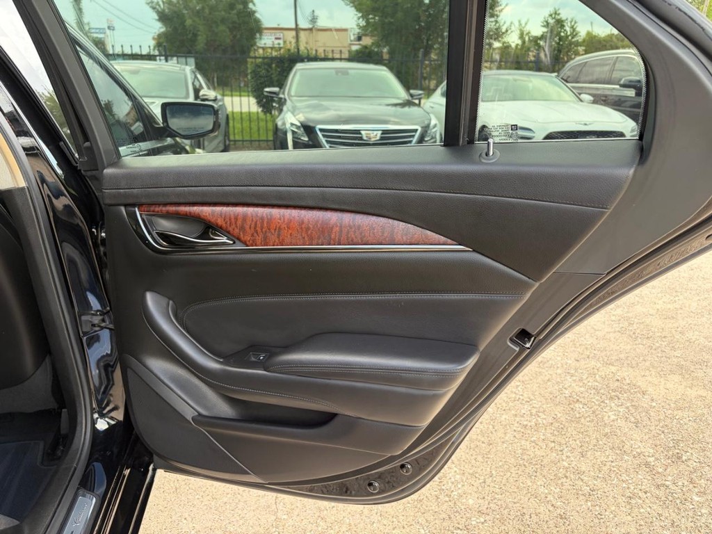Cadillac CTS Sedan Vehicle Full-screen Gallery Image 19