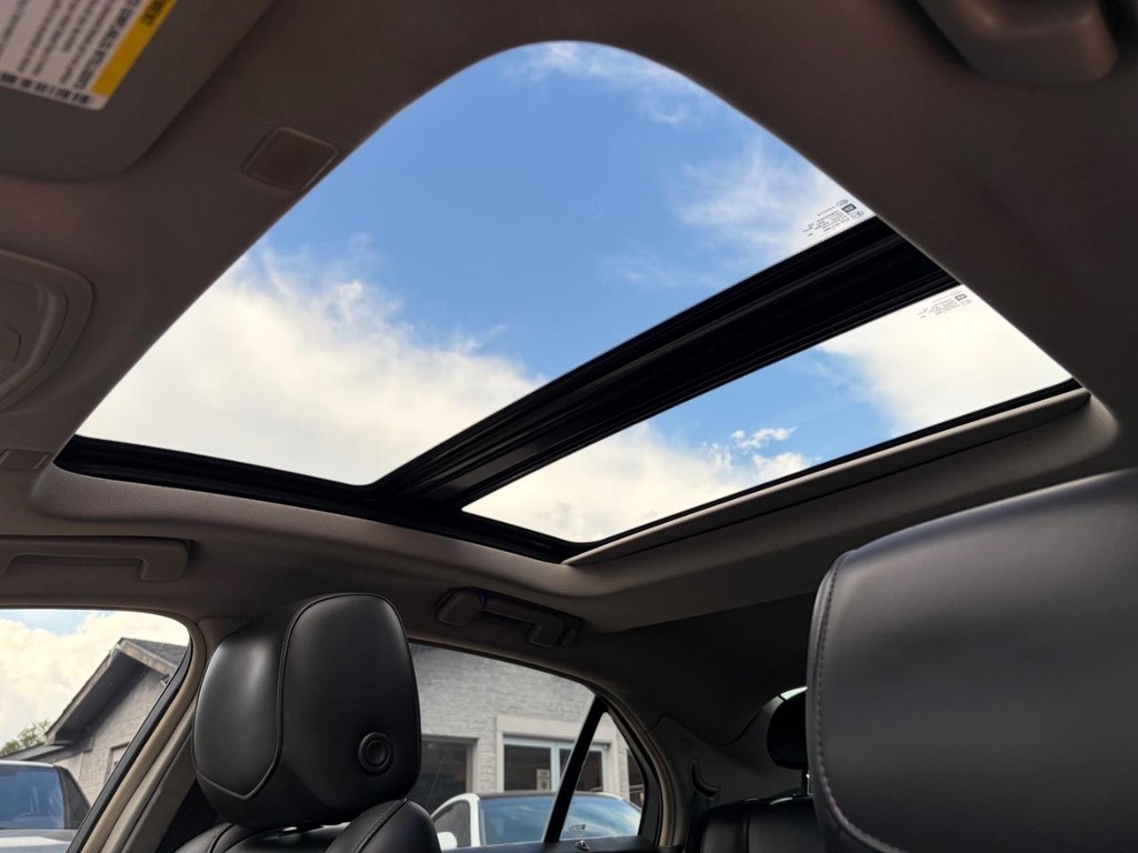 Cadillac CTS Sedan Vehicle Full-screen Gallery Image 26