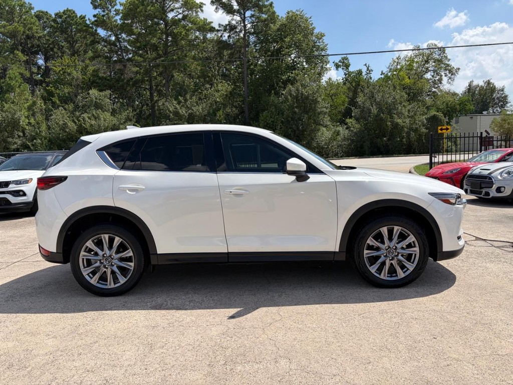 Mazda CX-5 Vehicle Full-screen Gallery Image 05