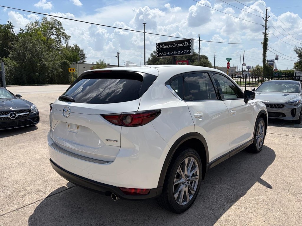 Mazda CX-5 Vehicle Full-screen Gallery Image 06
