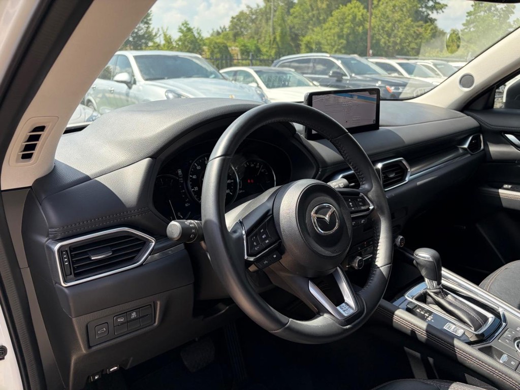 Mazda CX-5 Vehicle Full-screen Gallery Image 10