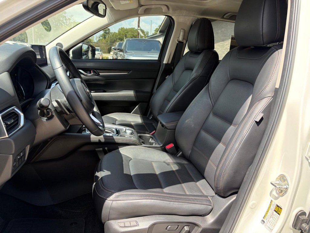 Mazda CX-5 Vehicle Full-screen Gallery Image 11