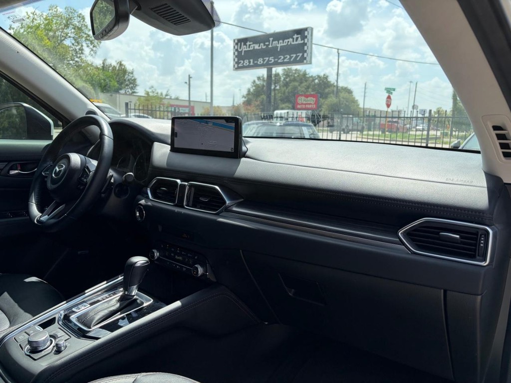 Mazda CX-5 Vehicle Full-screen Gallery Image 13
