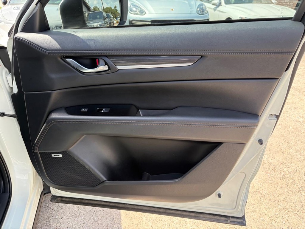 Mazda CX-5 Vehicle Full-screen Gallery Image 15
