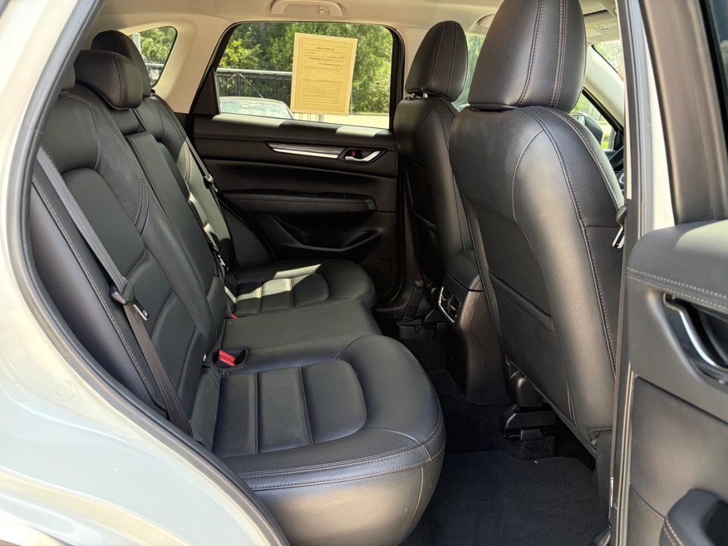 Mazda CX-5 Vehicle Full-screen Gallery Image 16