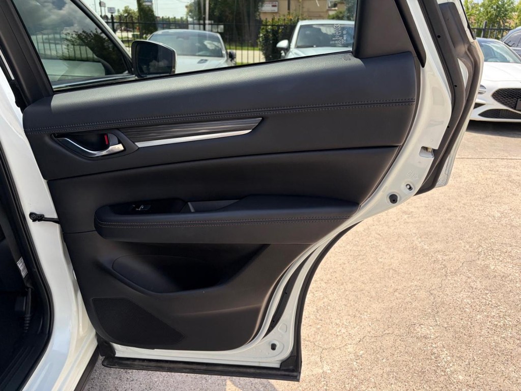 Mazda CX-5 Vehicle Full-screen Gallery Image 17