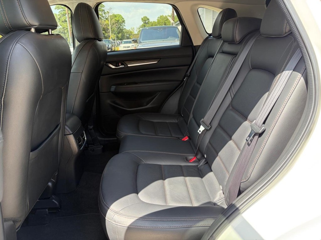 Mazda CX-5 Vehicle Full-screen Gallery Image 18